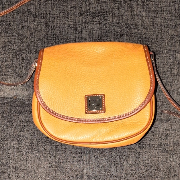 Dooney & Bourke Hallie Crossbody Bag Melon leather - Picture 1 of 8